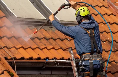 Démoussage et hydrofuge de toiture à Ouches